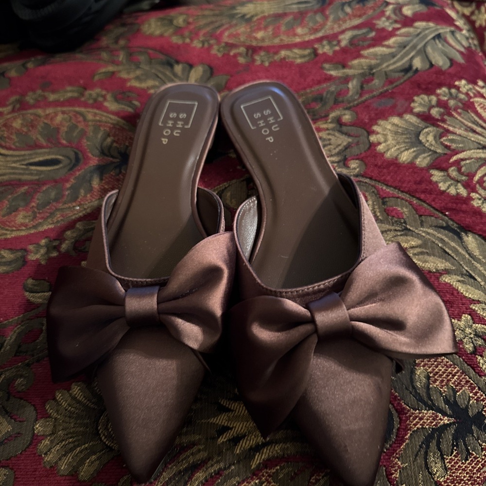 Women's Dorothy Brown Flat Mule Bow Size 7.5